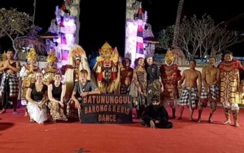 Discover the Enchanting Barong Dance in Batununggul, Nusa Penida