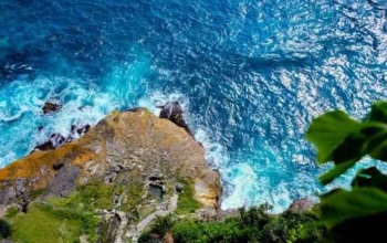 Obyek Wisata Pantai Seganing Waterfall Nusa Penida