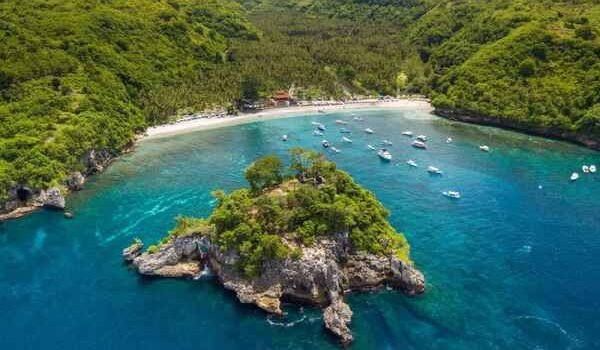 Keajaiban Tersembunyi Crystal Bay Nusa Penida Pesona Pantai Bawah Laut Memukau 1 Obyek wisata crystal bay nusa penida explore